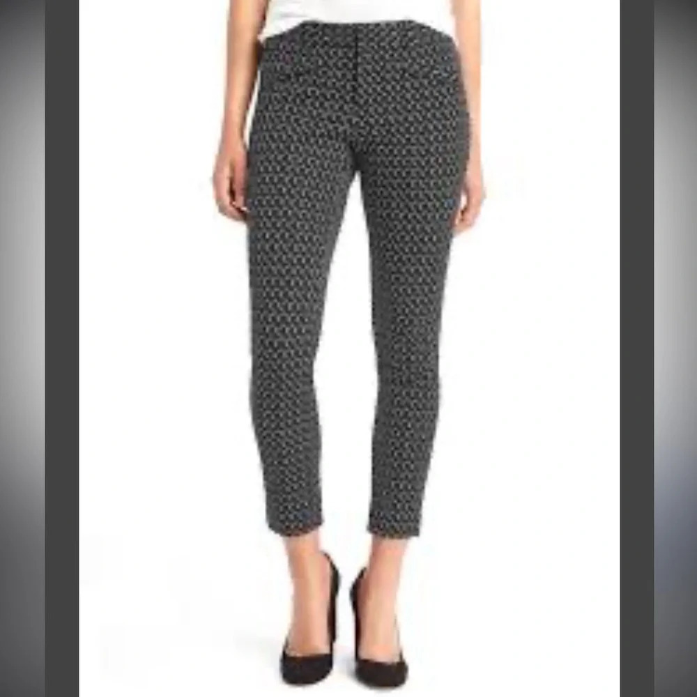 GAP Geometric Print Bi Stretch black print
Skinny Ankle Pants, size 4 - Picture 10 of 11